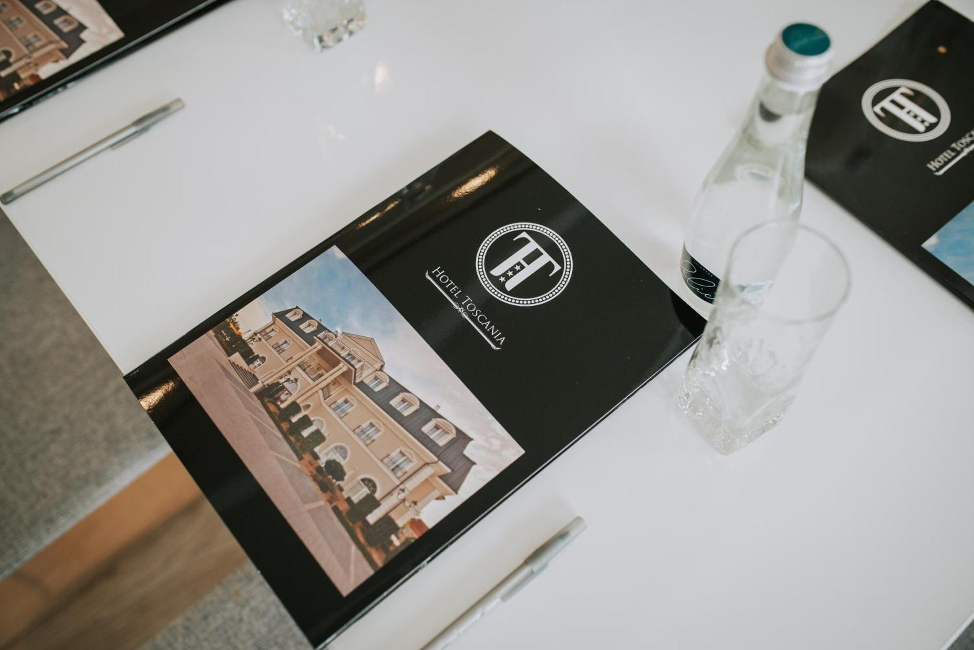 Hotel Toscania Włoszakowice Esterno foto